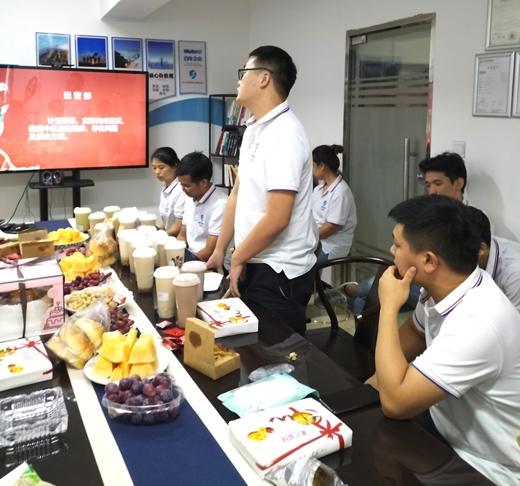 黄瓜视频下载污科技召开9月份总结会暨生日会